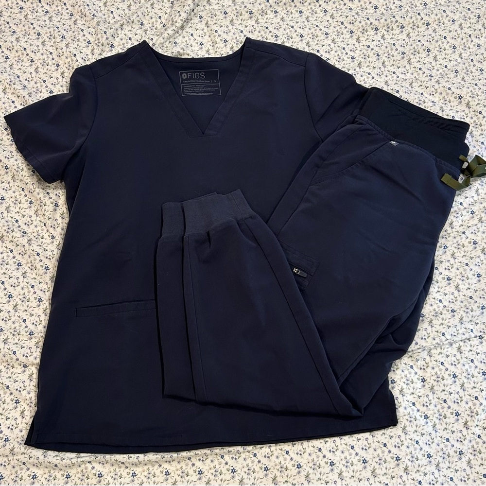 Figs Dark Harbor Scrub Set Small Shirt, Petite Small Joggers